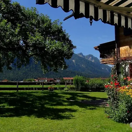 Сasa de vacaciones At The Martin Hirschbichler Guesthouse *